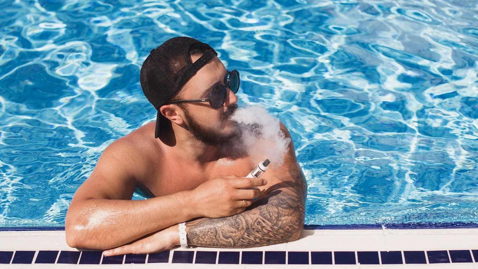 Can you Vape While in a Swimming Pool?